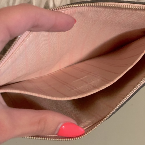 Louis Vuitton Neverfull Pouchette - Picture 5 of 5